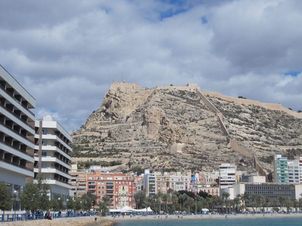 Apartamentos Bahia Alicante Oda fotoğraf