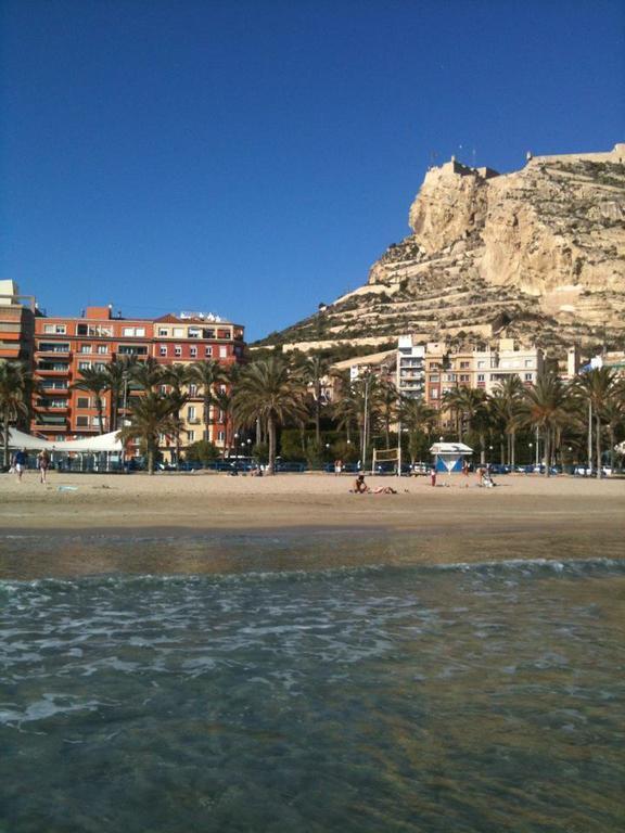 Apartamentos Bahia Alicante Oda fotoğraf